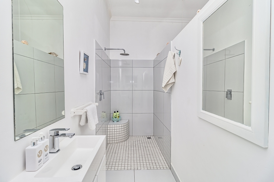 4 Bedroom Property for Sale in Grotto Bay Western Cape
